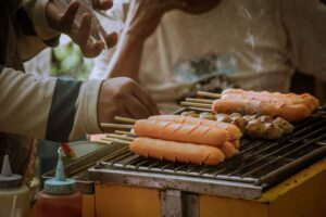 Bí quyết kinh doanh Mơ mặn ngọt tận xưởng: Quy trình sản xuất lạp xưởng nướng đá chuẩn vị - omaingon hà nội